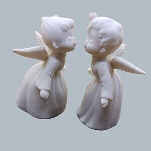 Kissing  Angel cherubs  Figurines Set Of 2 Matte Finish White 2.25" Tall